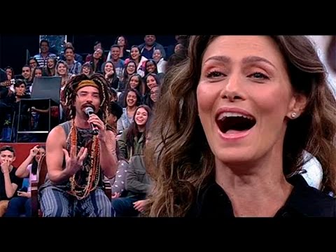 Mustafary brinca com