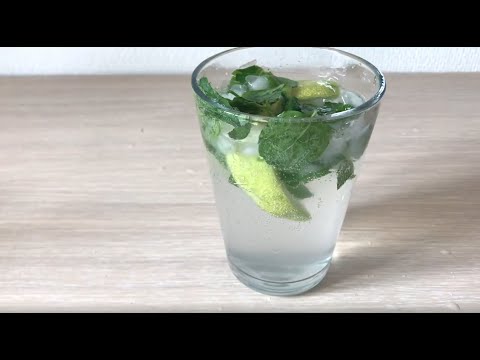 Video: Hvor Enkelt Det Er å Lage En Jordbær Alkoholfri Mojito