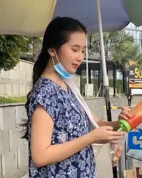 Story wa cewek cantik penjual cilok urat