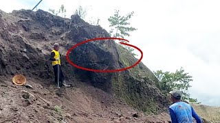 Download Lagu By Eroding The Cliff on The Right, The Location Becomes Wider.  MP3