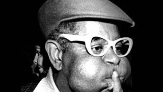 Miniatura de vídeo de "Dizzy Gillespie - Desafinado"