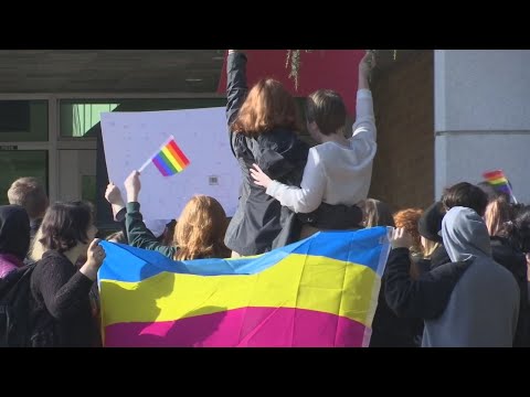 West Linn students walkout of class in support of LGBTQ rights