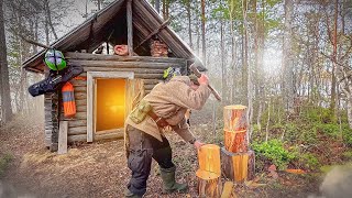 ТАЁЖНАЯ ЖИЗНЬ. СТАРАЯ ИЗБУШКА НА БЕРЕГУ РЕКИ. РАЗВЕДКА ТОКОВИЩА. СРОЧНЫЙ ВЫХОД ИЗ ЗАТОПЛЕННОГО ЛЕСА