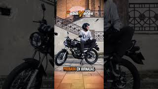 ¿Tradición o ahorro extremo? 🏍️🇨🇴