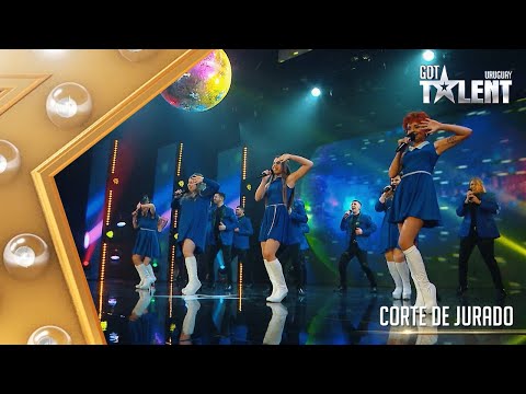 Con un compilado de ABBA