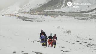 أول ضرير صيني يتسلق جبل إيفرست