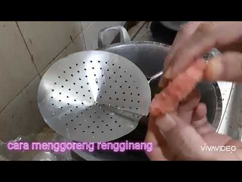 Rangginang adalah sejenis kerupuk tebal yang terbuat dari beras ketan dibentuk bulat yang dikeringka. 