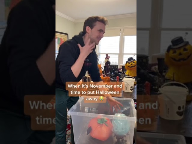 Worst time of the year…putting away Halloween 🎃 😭