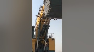 Giant Excavator, It’s Very very big body. #CAT #excavator #shorts