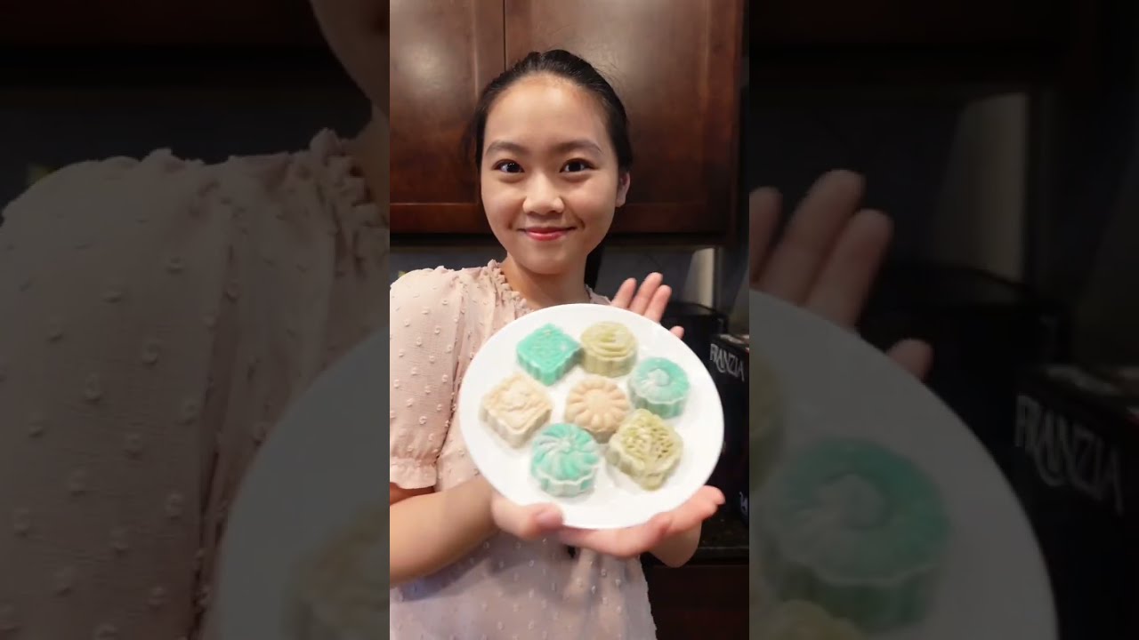 Traditional or Snow Skin 🥮? #shorts #mooncake #foodreview