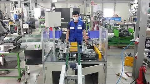 Quay sản phẩm 90 độ sử dụng 2 động cơ không đồng tốc.