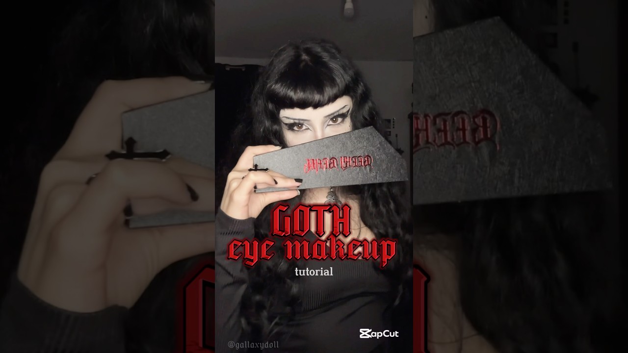 Goth eye makeup using the “BEEKY BEAM Nightfall CoffinEye Shadow Palette” 