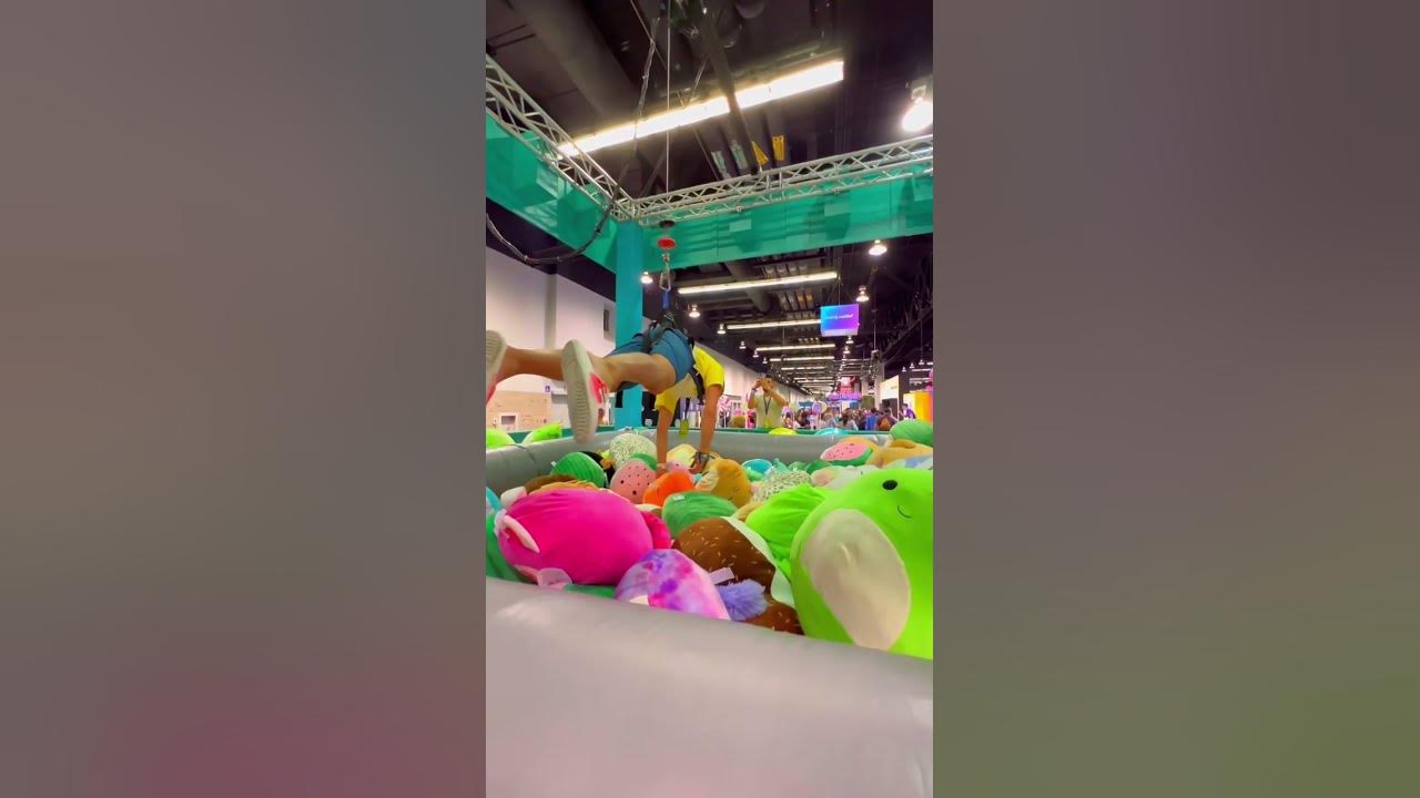 Human claw machine at VidCon! #shorts