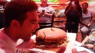 2Kg Beef Patty Burger - Roxys Diner Las Vegas