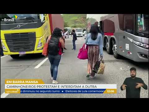 RJ | Caminhoneiros bloqueiam Via Dutra contra resultado das eleições