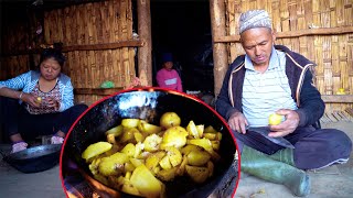 potato fry as snack in jungle man's family @junglefamilycooking