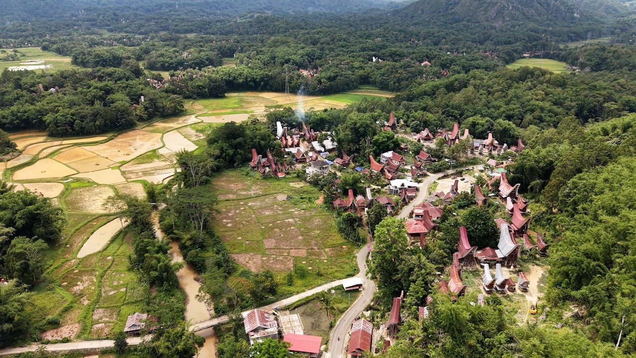 Part 3 Rambu solo Pemakaman almh Lusia Renden ( nenek Arlen )  di Batetang Bebo Sangalla