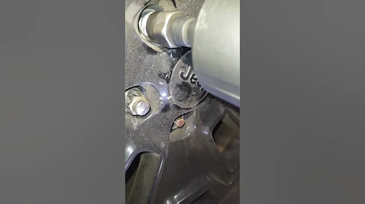 Stripped Lug Nuts?! Try An Extractor Socket!! #shorts #youtubeshorts #mechanic #helpful #cartips #ok