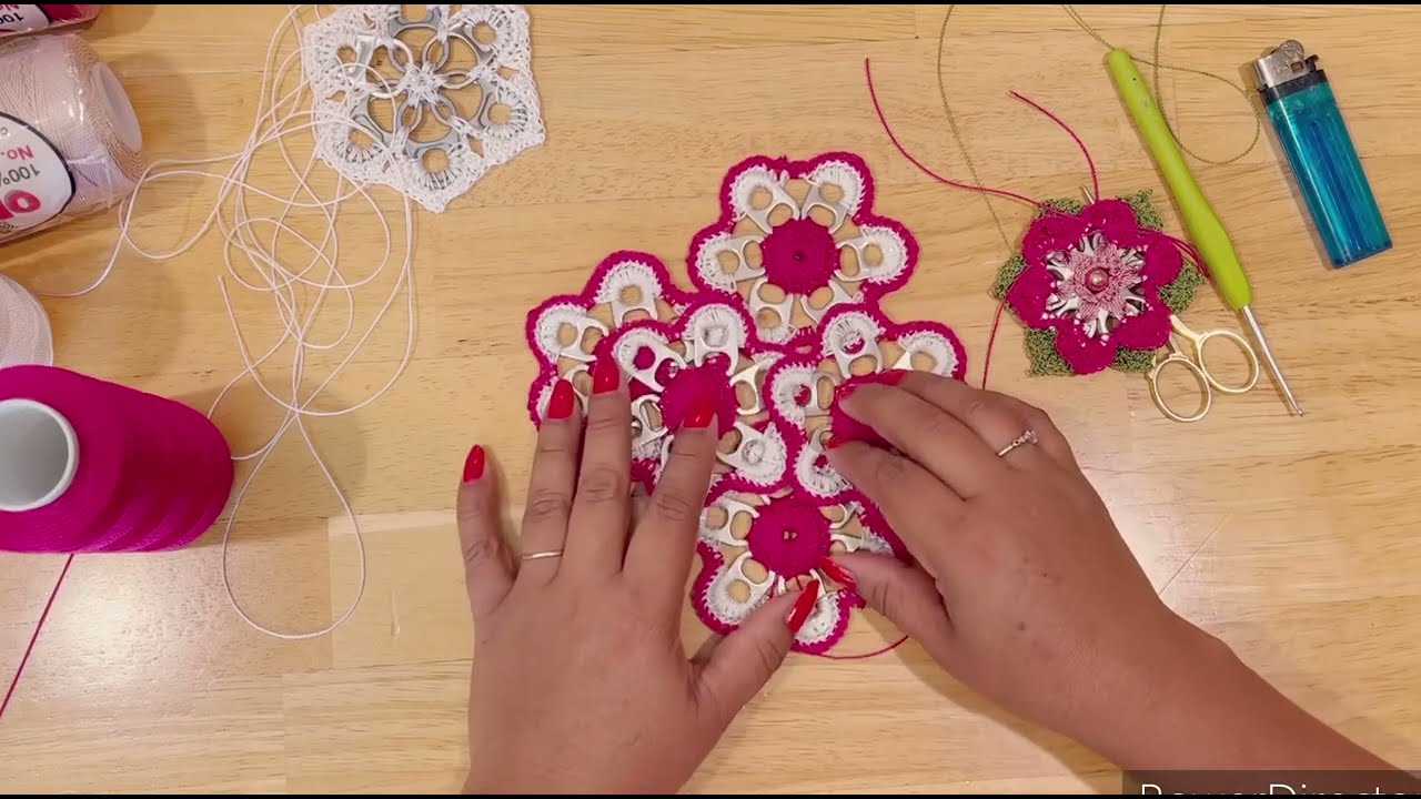 Flor con Anillas o fichas de Lata.