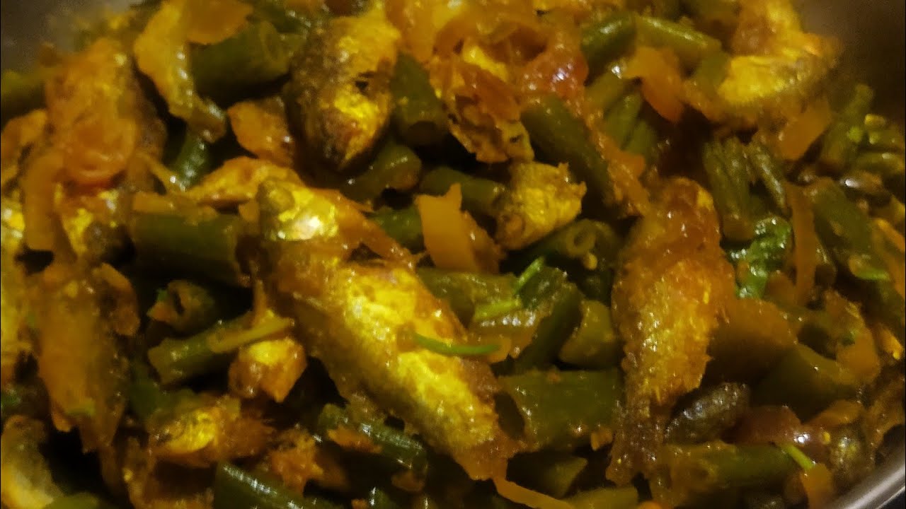 পেঁয়াজ কলি দিয়ে পুঁটি মাছের ঝাল রেসিপি। Peyaj koli diye puti Macher Jhal Recipe.