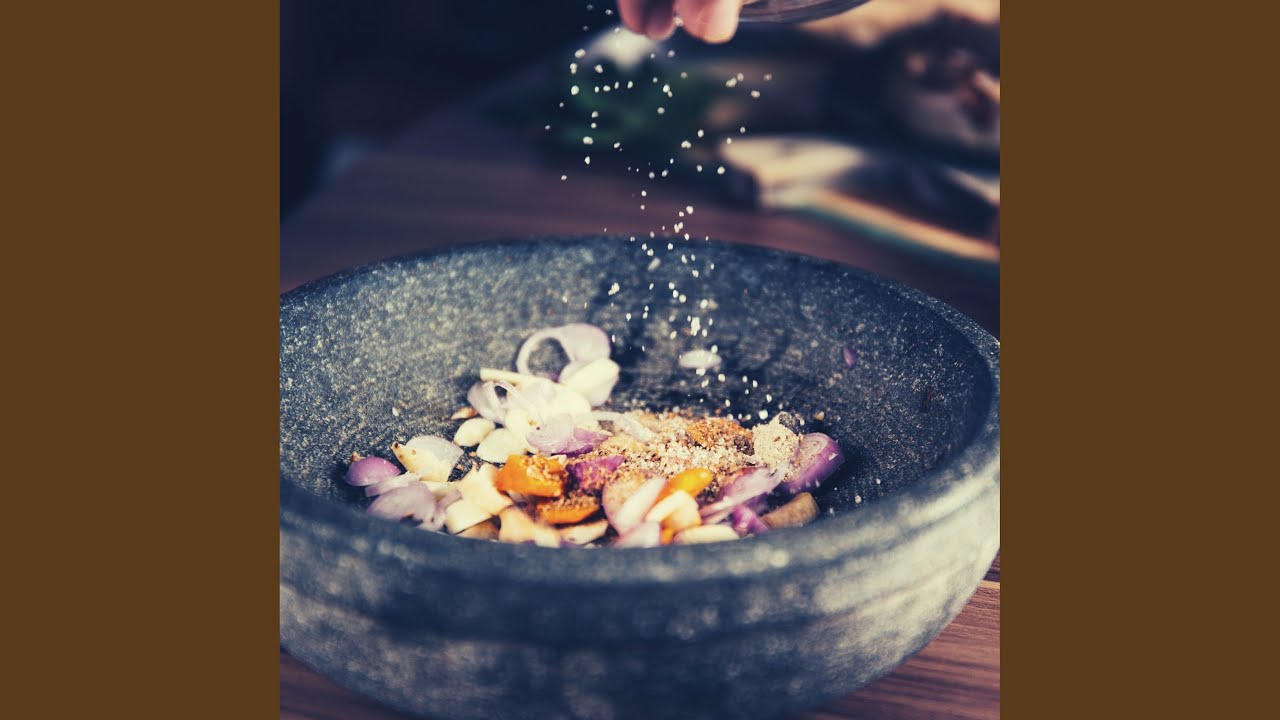 Simplistic Ambiance for Outdoor Dining