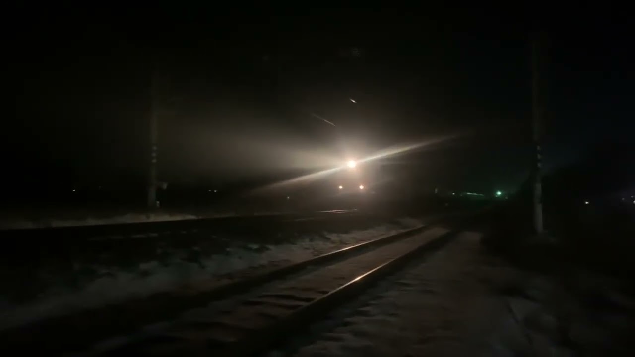 Электровоз ЭП1-313 с пассажирским поездом №027Э Владивосток — Благовещенск 