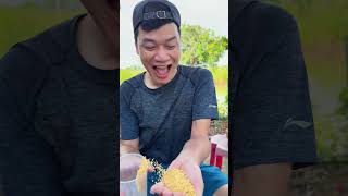 Smart Trick Eating Dry Instant Noodles 🍜#instantnoodles #ramen #foodhack