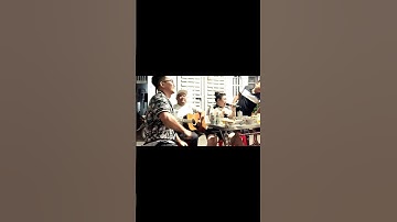 ca sĩ chim cánh cụt quậy tung tiệc sinh nhật với liên khúc cực sung #shorts