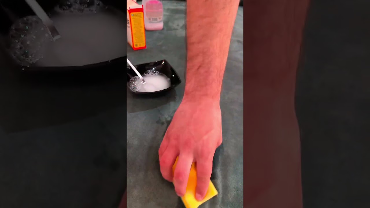 КАК УБРАТЬ ЗАПАХ МОЧИ С ДИВАНА🙀# лайфхак #советы #быт