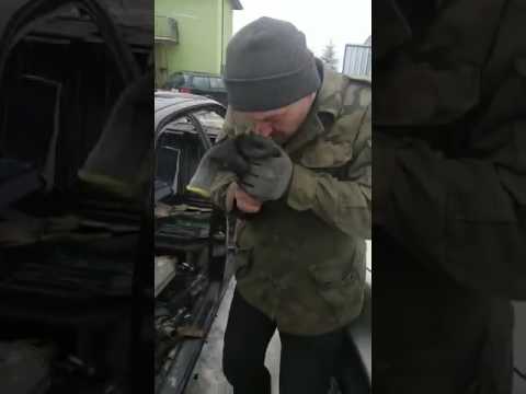 Ржал 5 минут! Чувака уе6ала подушка безопасности)))