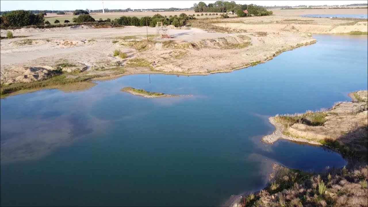 Kiesgrube Sundhagen von oben - Drohnenrundflug mit der Dji Mavic Mini in Mecklenburg Vorpommern
