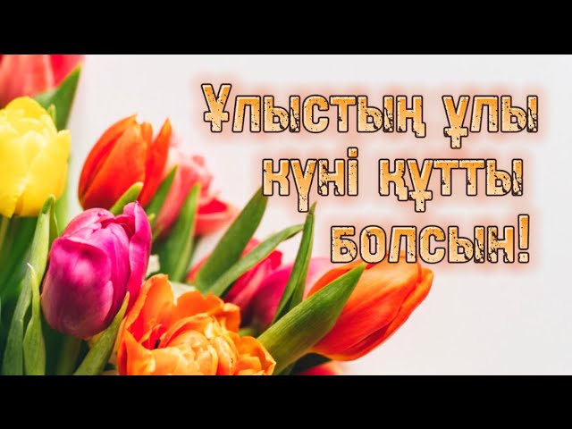 Өте ұзын жыныс мүшесі бар жалаңаш трансвестит.