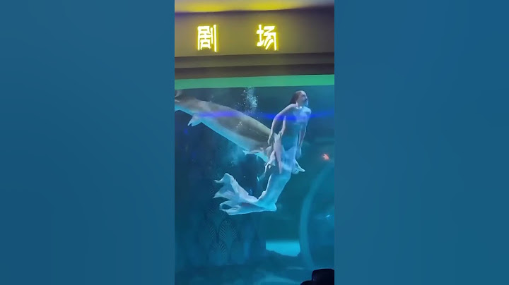 Mermaid performance goes bad when Sturgeon bites woman's head