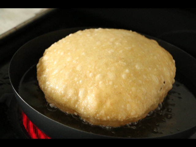 How to Make Puffy Poori class=