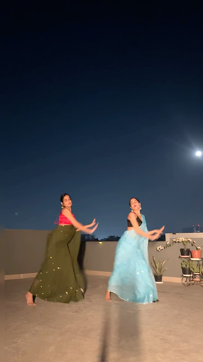 Unse mili nazar, k mere hosh udd gye 🎶 #bollywood #thetwirlingtwins #twins #unsemilinazar