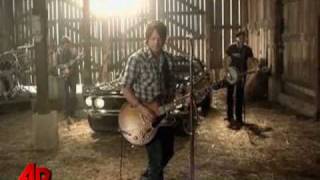 Keith Urban Brings Family on Tour