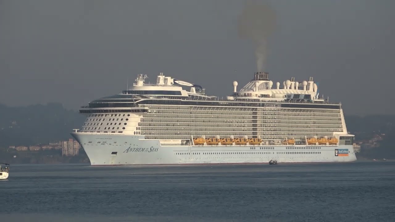 ANTHEM OF THE SEAS zarpando de A Coruña   12012'026