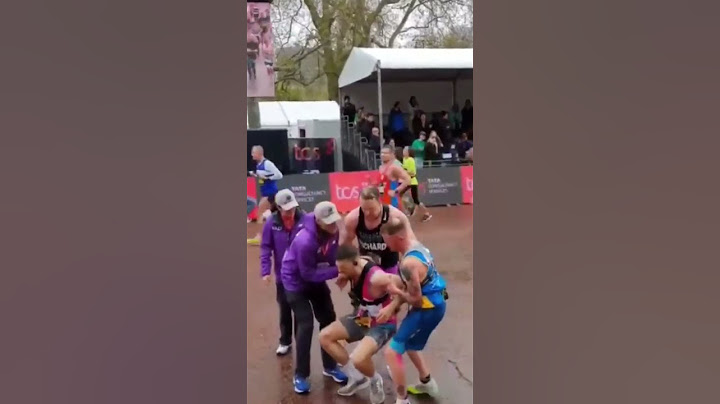 "Acts of Sportsmanship: The Kindest Runner's Selfless Gesture 🏃‍♂️❤️"