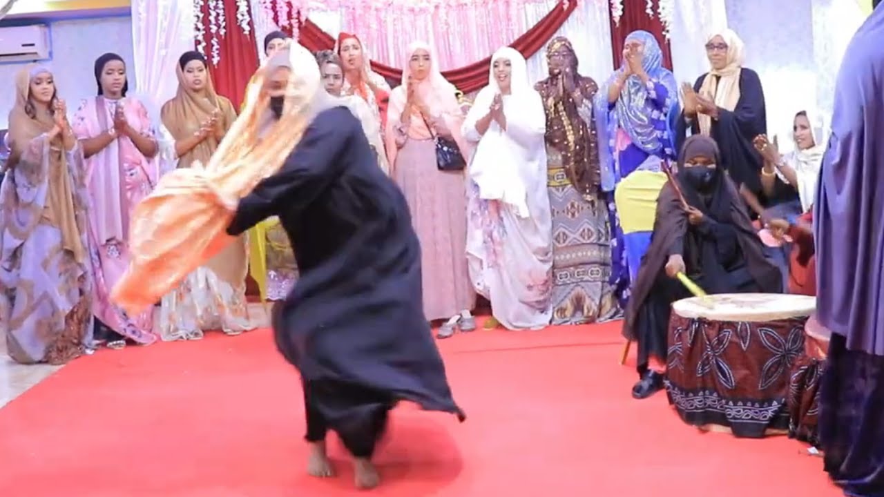 BURAANBUR  BOSASO - GABDHA AAD UYAQAAN  SIDA LOO BOODO