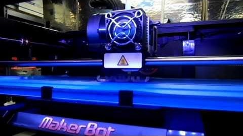 3D-printed Chain links on Makerbot Replicator 2