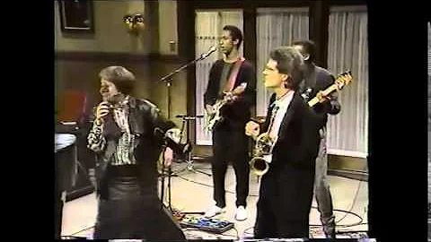 Mavis Staples - I'll Take You There (Live 1988)