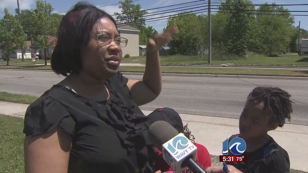 Woman steals car with two kids in backseat - YouTube
