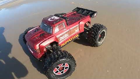 Arrma Outcast 8s beach bashing