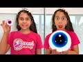 Sarah brinca de transformar as coisas gigantes ! Pretend Play with Giant Eyeballs Jelly