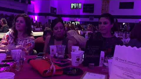 MOMS NiGHT OUT AT AiNES FASHiON SHOW! | julie bird