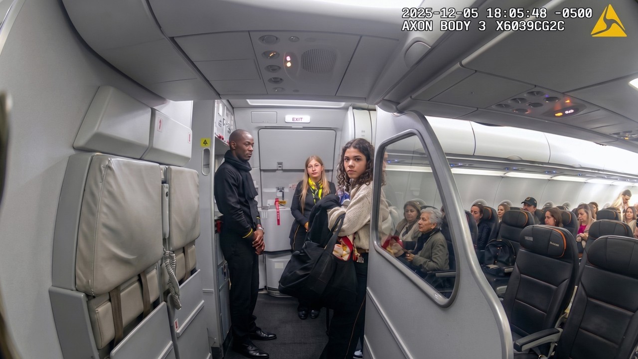 Racist Brat Loses It After Being Told She Can't Vape on a Plane