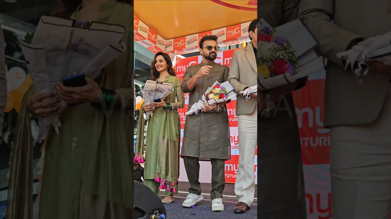 Manju Warrier & Kunchako Boban @ Kozhikode I My G Epic Showroom Inauguration 