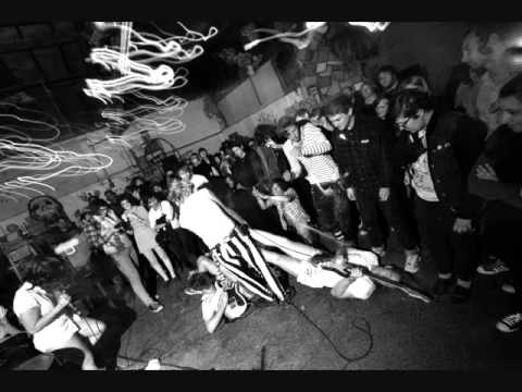 Soft Shoulder — SOFT SHOULDER / ORANGE COAX / NO BABIES / BUSY LIGHTS - 4 WAY SPLIT 7" (Gilgongo Records) OUT NOW!