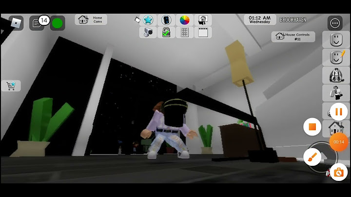 je rentre de l'école dans couloir je fais la folle {roblox}