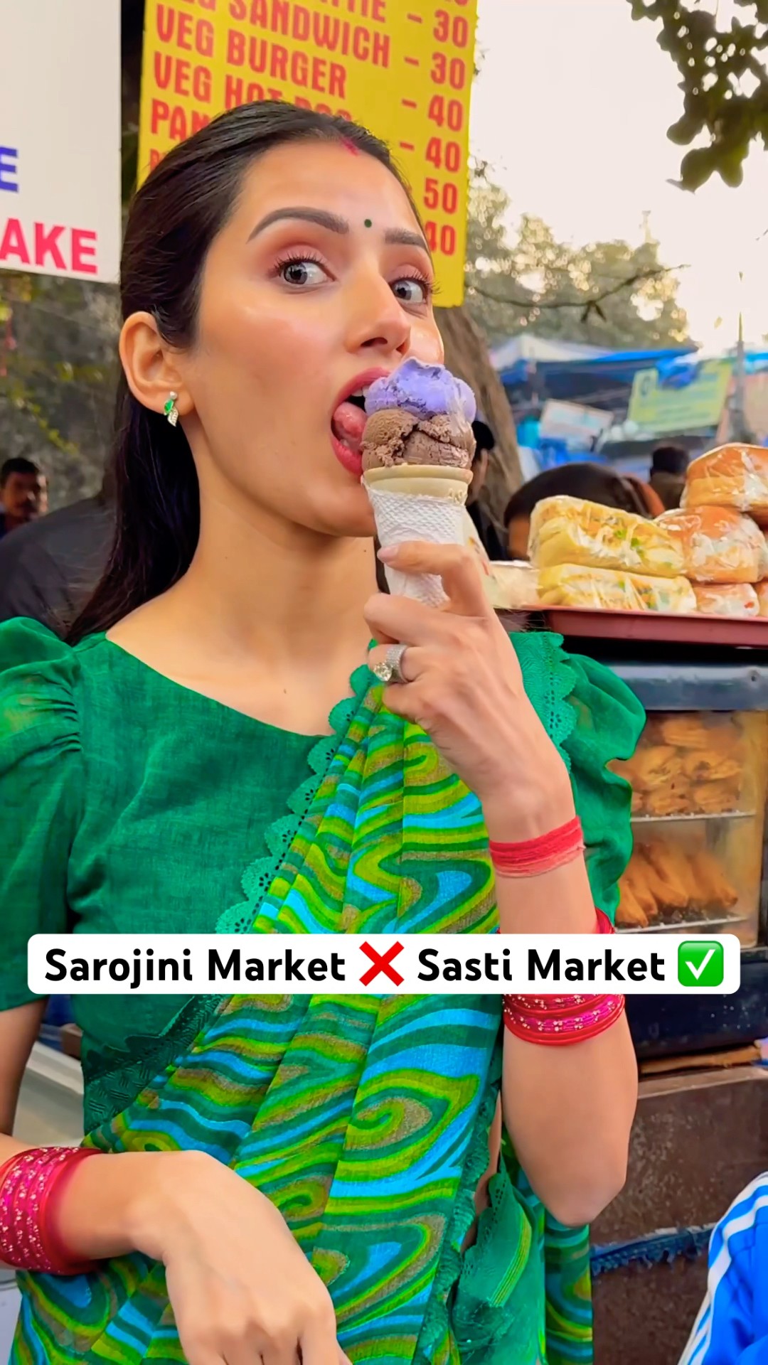 Sarojini Market ❌ Sasti Market ✅ #neetubisht #trending #lakhneet #minivlog #shorts